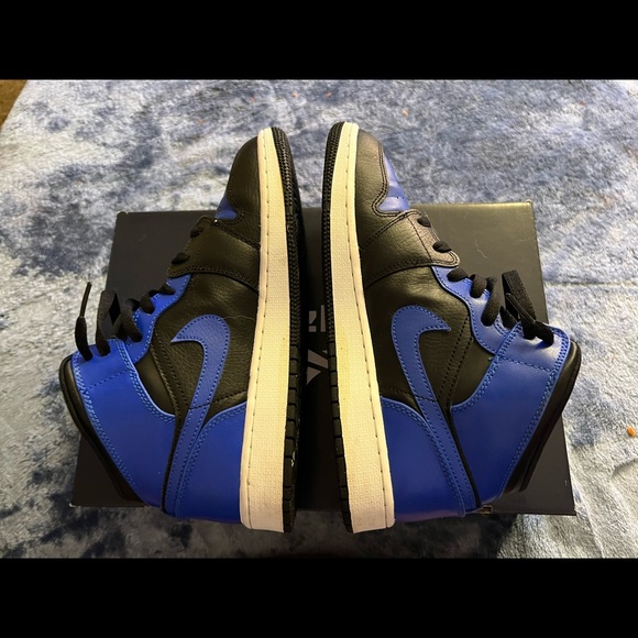 Jordan 1 Mid - Picture 2 of 6